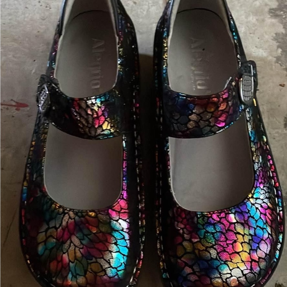 Size 8 women’s Algeria multi colored shoes